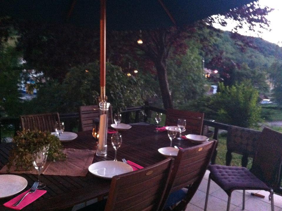 Middagsboret utenfor kjøkkenet